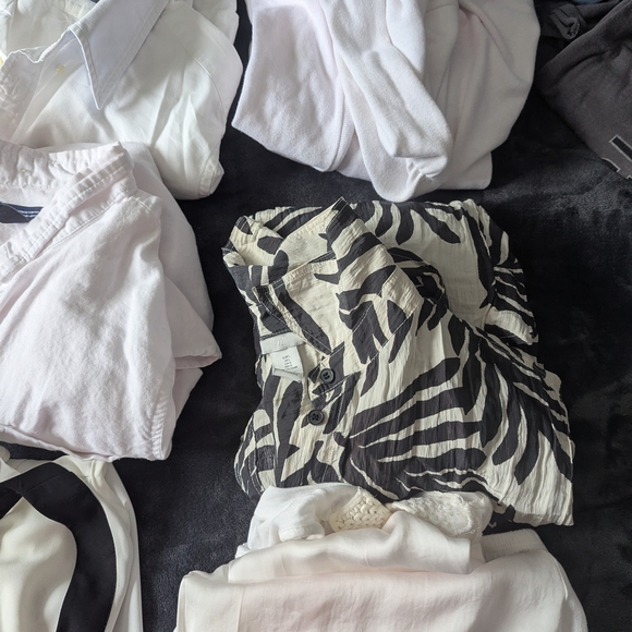 9 PCS LOT WOMENS LARGE - XL MINOR DEFECT LOT - Picture 4 of 4